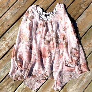 Flowing flowery women’s flirty blouse